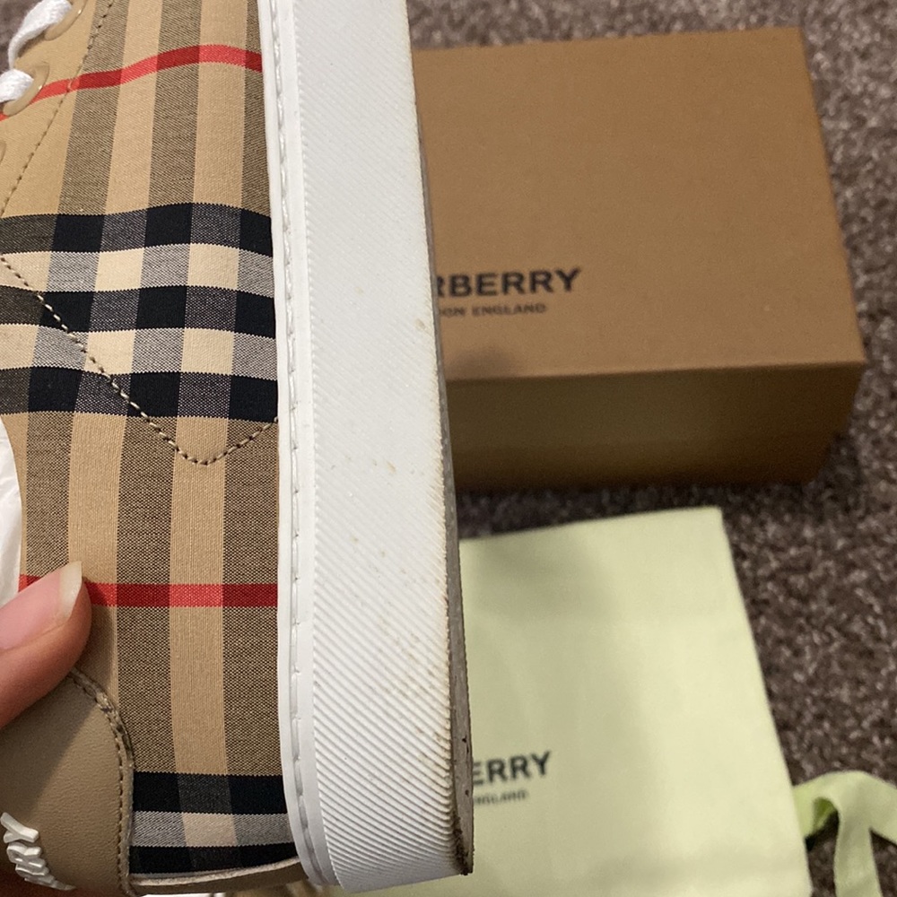 Authentic Burberry shoes - Picture 8 of 11
